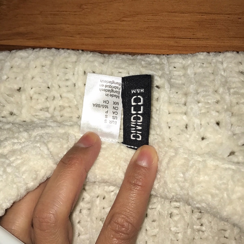H&M sweater - Picture 2 of 2